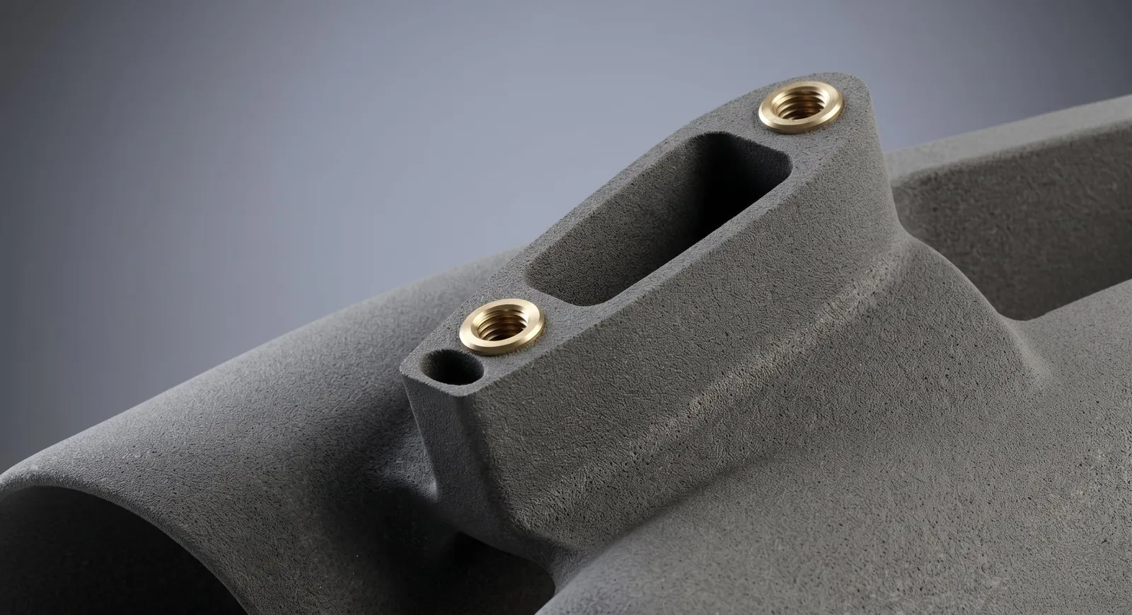 Inserts filetés en laiton dans l’embase de fixation du cintre imprimé en 3D