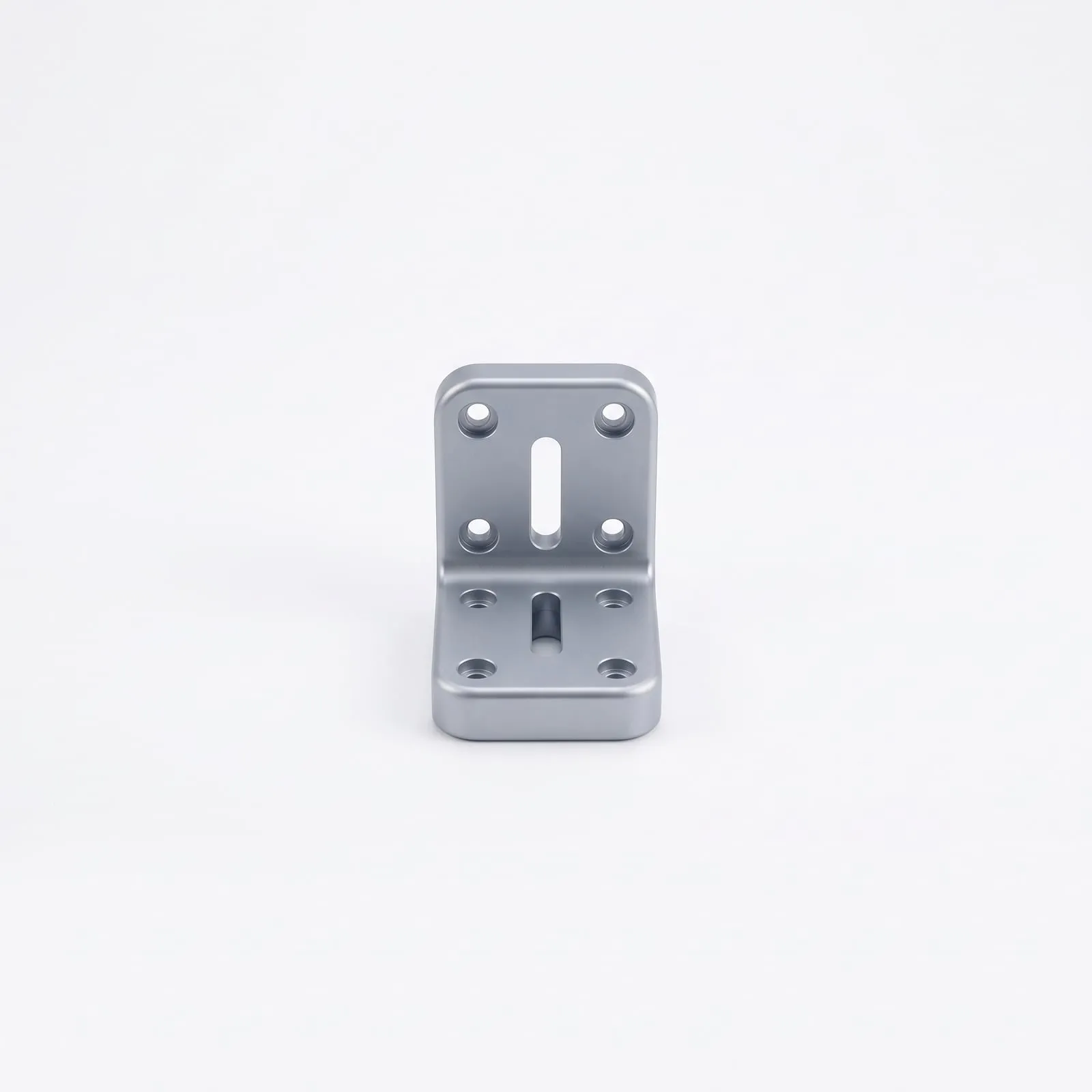 Ein CNC-gefräster Winkelhalter aus Aluminium, perlgestrahlt und eloxiert